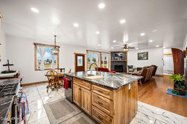 86 Nuthatch LN, Moyie Springs, ID 83845