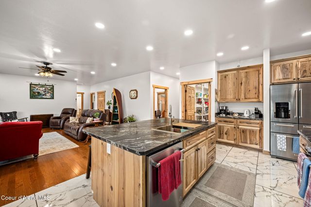 86 Nuthatch LN, Moyie Springs, ID 83845