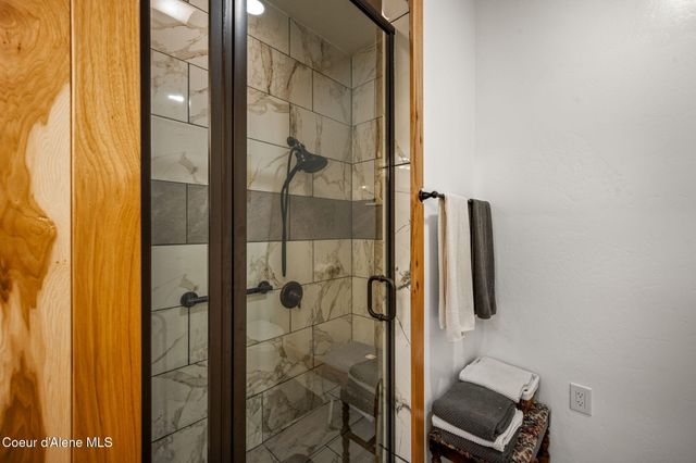 86 Nuthatch LN, Moyie Springs, ID 83845