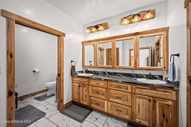 86 Nuthatch LN, Moyie Springs, ID 83845