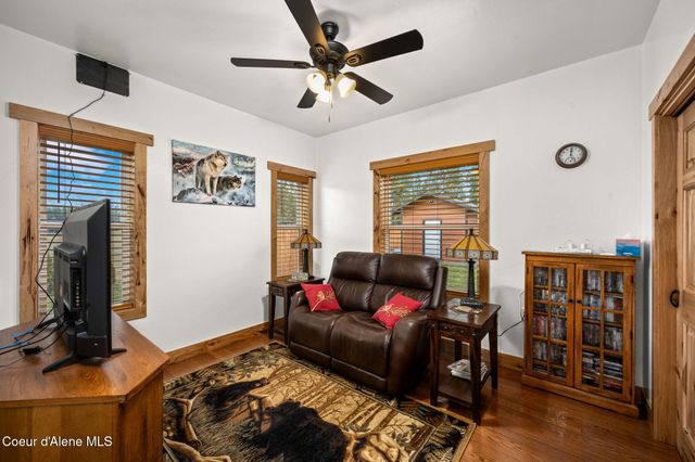 86 Nuthatch LN, Moyie Springs, ID 83845