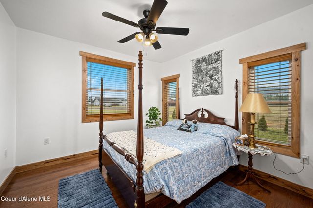 86 Nuthatch LN, Moyie Springs, ID 83845