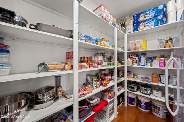 86 Nuthatch LN, Moyie Springs, ID 83845