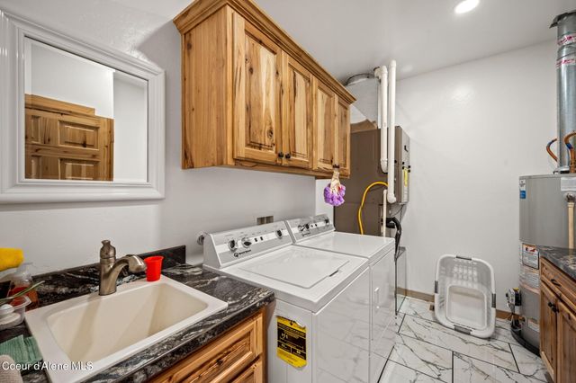 86 Nuthatch LN, Moyie Springs, ID 83845