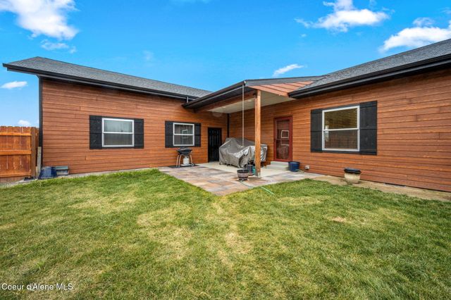 86 Nuthatch LN, Moyie Springs, ID 83845