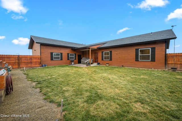 86 Nuthatch LN, Moyie Springs, ID 83845