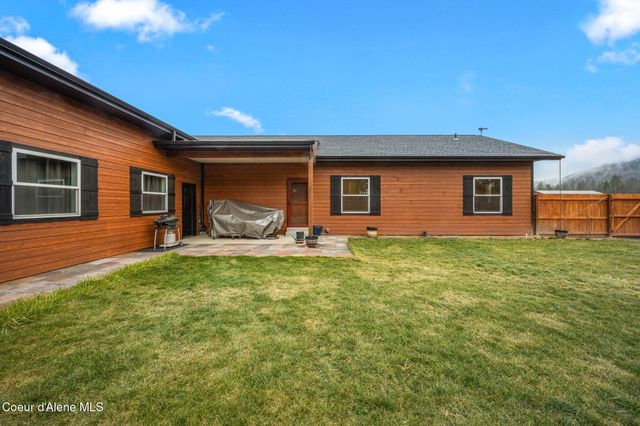 86 Nuthatch LN, Moyie Springs, ID 83845