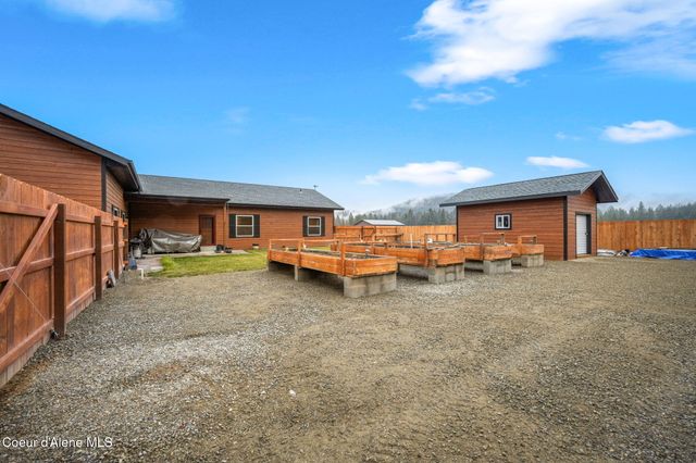 86 Nuthatch LN, Moyie Springs, ID 83845