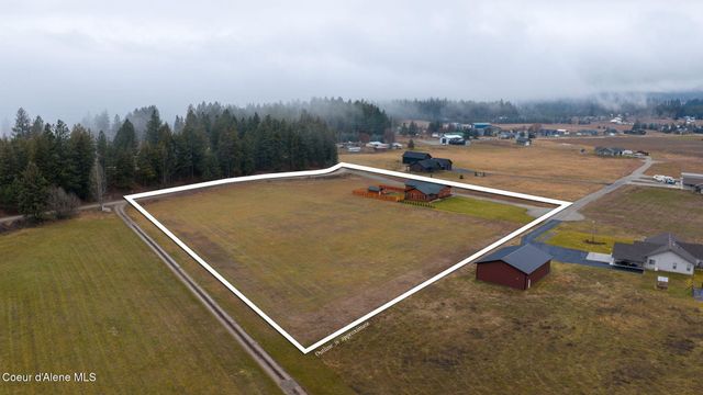 86 Nuthatch LN, Moyie Springs, ID 83845