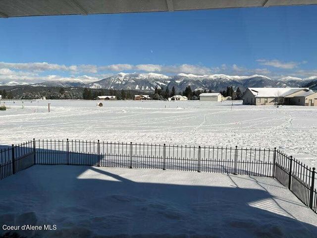 86 Nuthatch LN, Moyie Springs, ID 83845