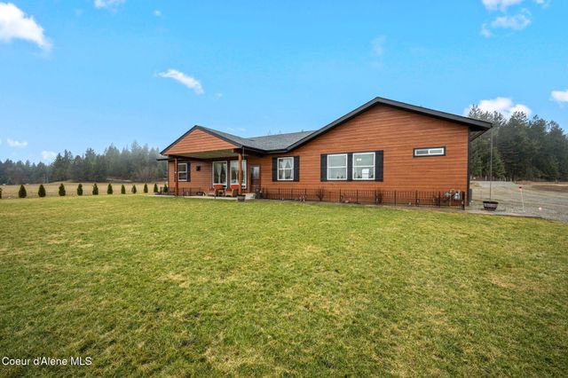 86 Nuthatch LN, Moyie Springs, ID 83845