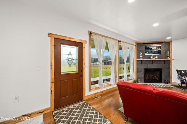 86 Nuthatch LN, Moyie Springs, ID 83845