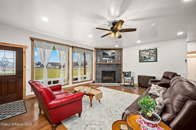 86 Nuthatch LN, Moyie Springs, ID 83845