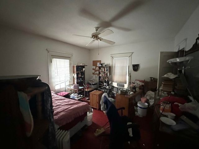 158 Pleasant St, Holyoke, MA 01040