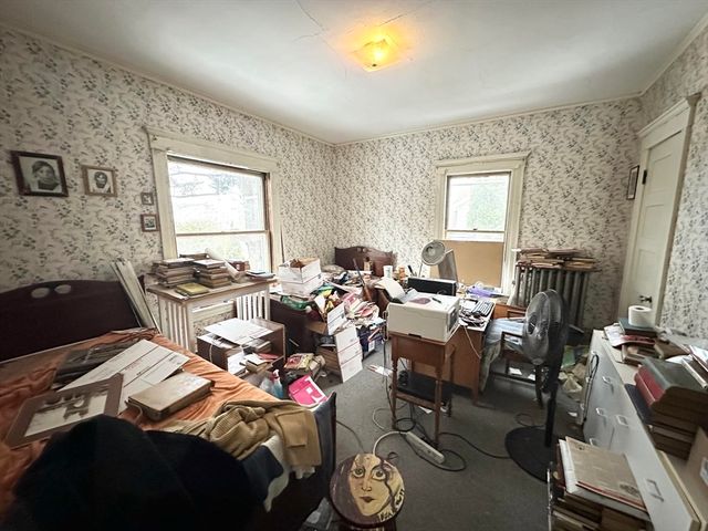 158 Pleasant St, Holyoke, MA 01040