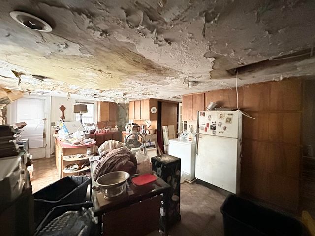 158 Pleasant St, Holyoke, MA 01040