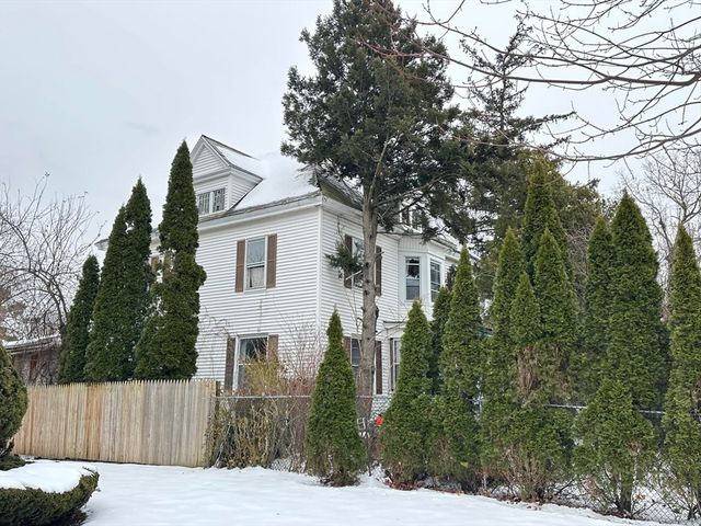 158 Pleasant St, Holyoke, MA 01040
