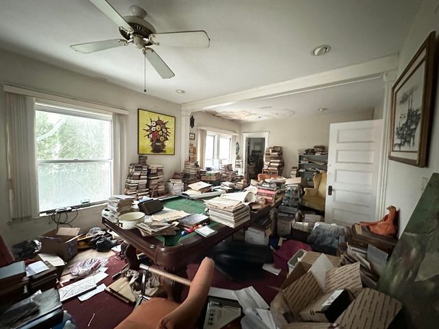 158 Pleasant St, Holyoke, MA 01040