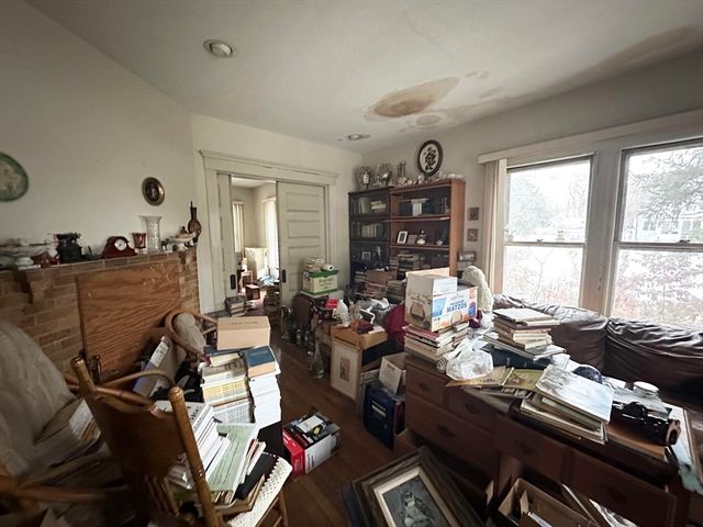 158 Pleasant St, Holyoke, MA 01040