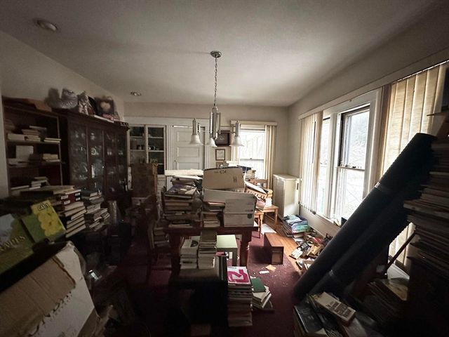 158 Pleasant St, Holyoke, MA 01040