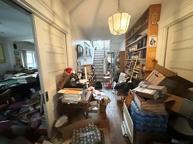 158 Pleasant St, Holyoke, MA 01040