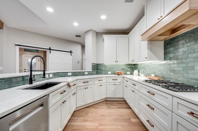 1613 W Rockhill Pl, Andover, KS 67002