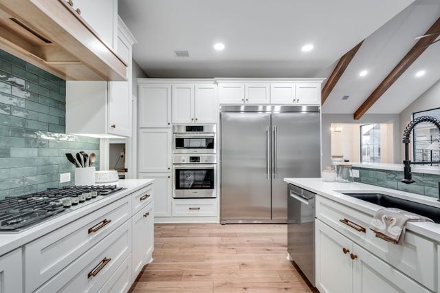 1613 W Rockhill Pl, Andover, KS 67002