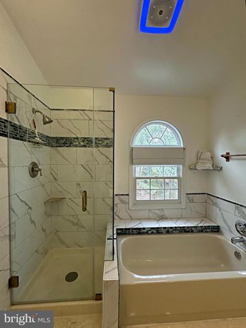 6046 JOUST LN, Alexandria, VA 22315