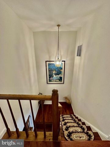 6046 JOUST LN, Alexandria, VA 22315