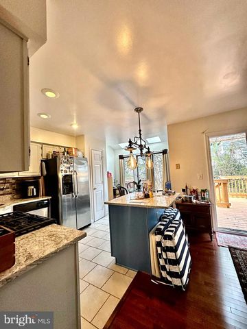 6046 JOUST LN, Alexandria, VA 22315