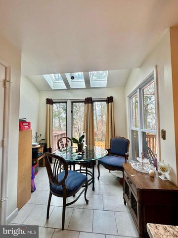 6046 JOUST LN, Alexandria, VA 22315