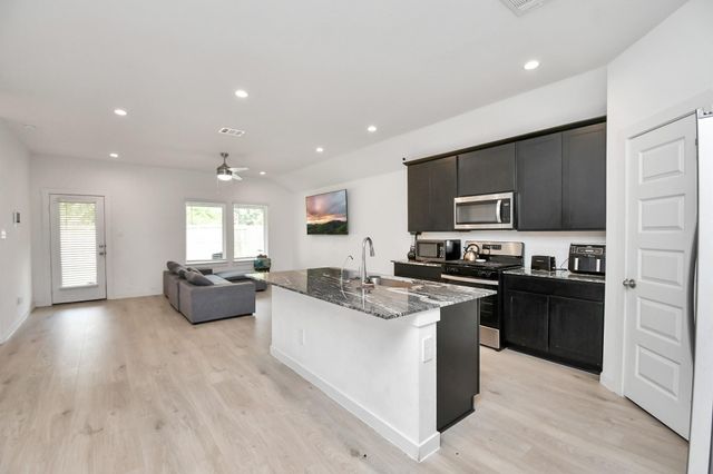 1674 Westway Drive, Fresno, TX 77545