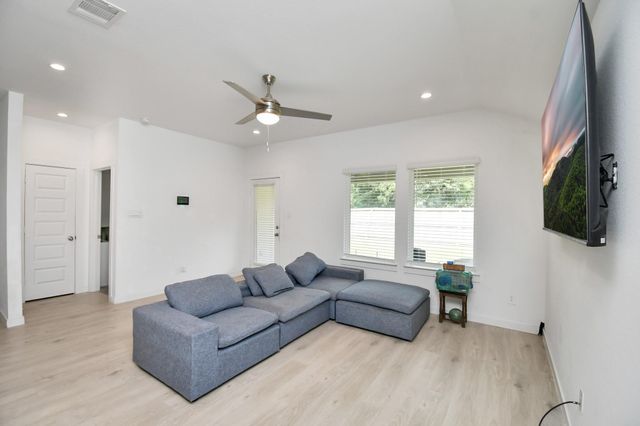 1674 Westway Drive, Fresno, TX 77545