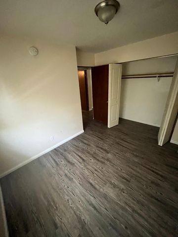 1107 57th Avenue N, Brooklyn Center, MN 55430