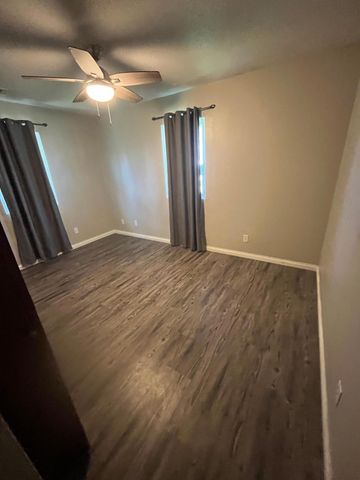 1107 57th Avenue N, Brooklyn Center, MN 55430