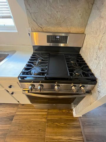 1107 57th Avenue N, Brooklyn Center, MN 55430