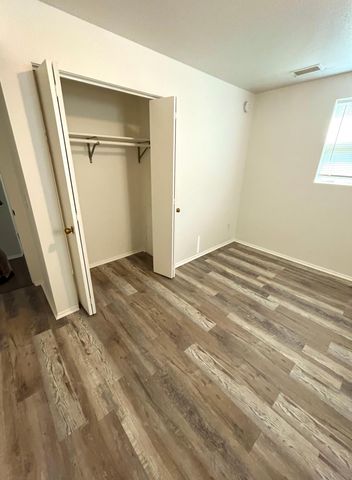 1107 57th Avenue N, Brooklyn Center, MN 55430