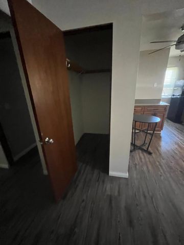 1107 57th Avenue N, Brooklyn Center, MN 55430