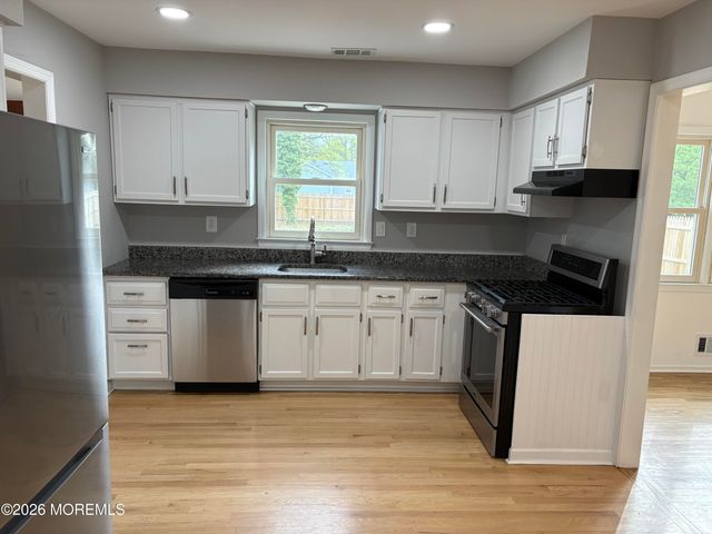 19 Lennox Avenue, Rumson, NJ 07760