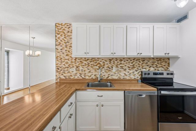 19 S 1st Street B202, Minneapolis, MN 55401