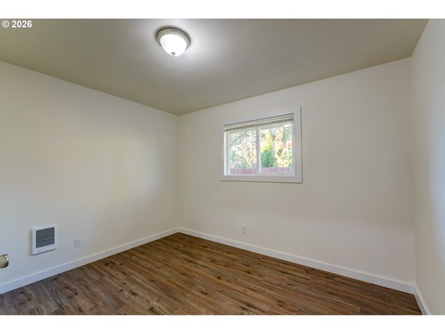 1049 Se WALNUT St, Hillsboro, OR 97123