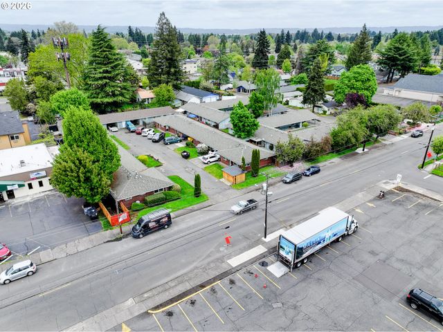 1049 Se WALNUT St, Hillsboro, OR 97123
