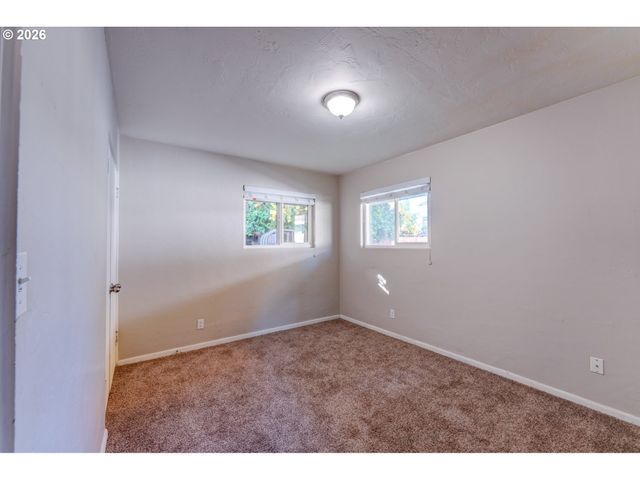 1049 Se WALNUT St, Hillsboro, OR 97123