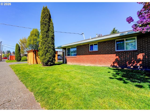 1049 Se WALNUT St, Hillsboro, OR 97123