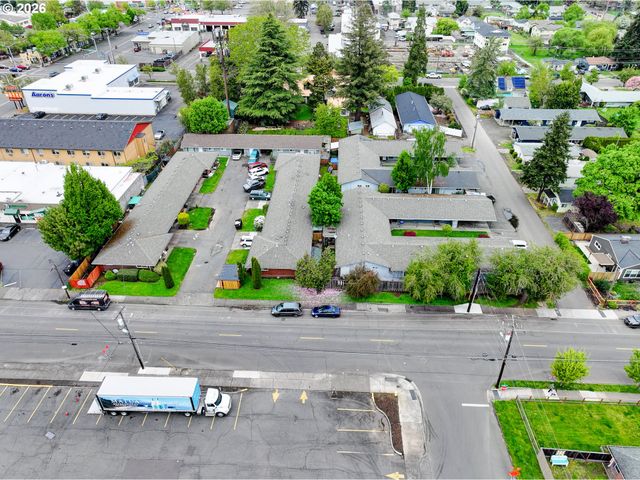 1049 Se WALNUT St, Hillsboro, OR 97123