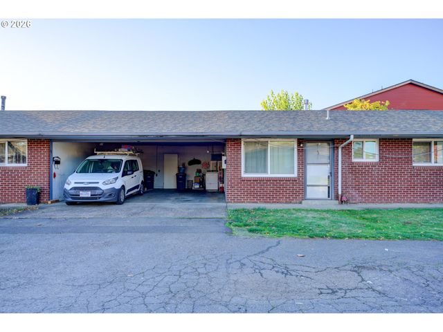 1049 Se WALNUT St, Hillsboro, OR 97123