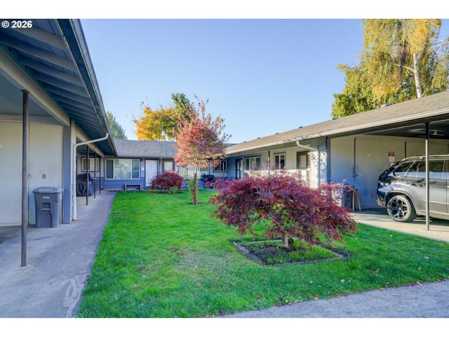 1049 Se WALNUT St, Hillsboro, OR 97123