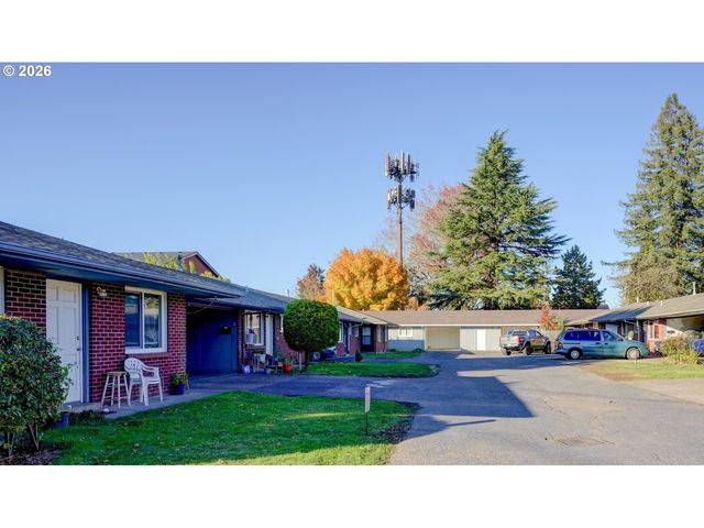 1049 Se WALNUT St, Hillsboro, OR 97123