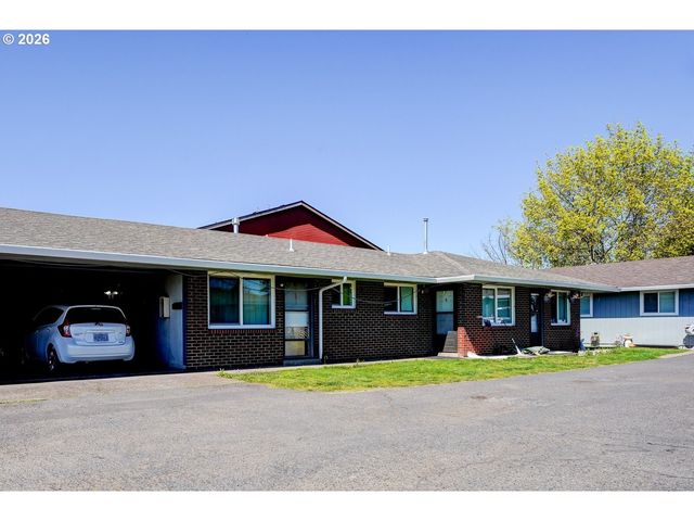 1049 Se WALNUT St, Hillsboro, OR 97123