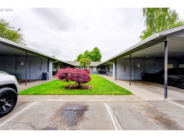 1049 Se WALNUT St, Hillsboro, OR 97123